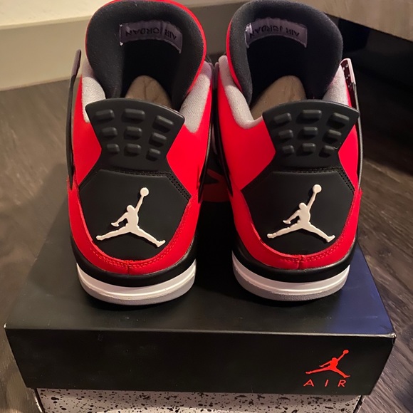 JORDAN 4 TORO